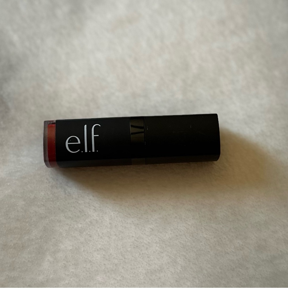 e.l.f. Lipstick in razzle dazzle red 82644 6J03ED